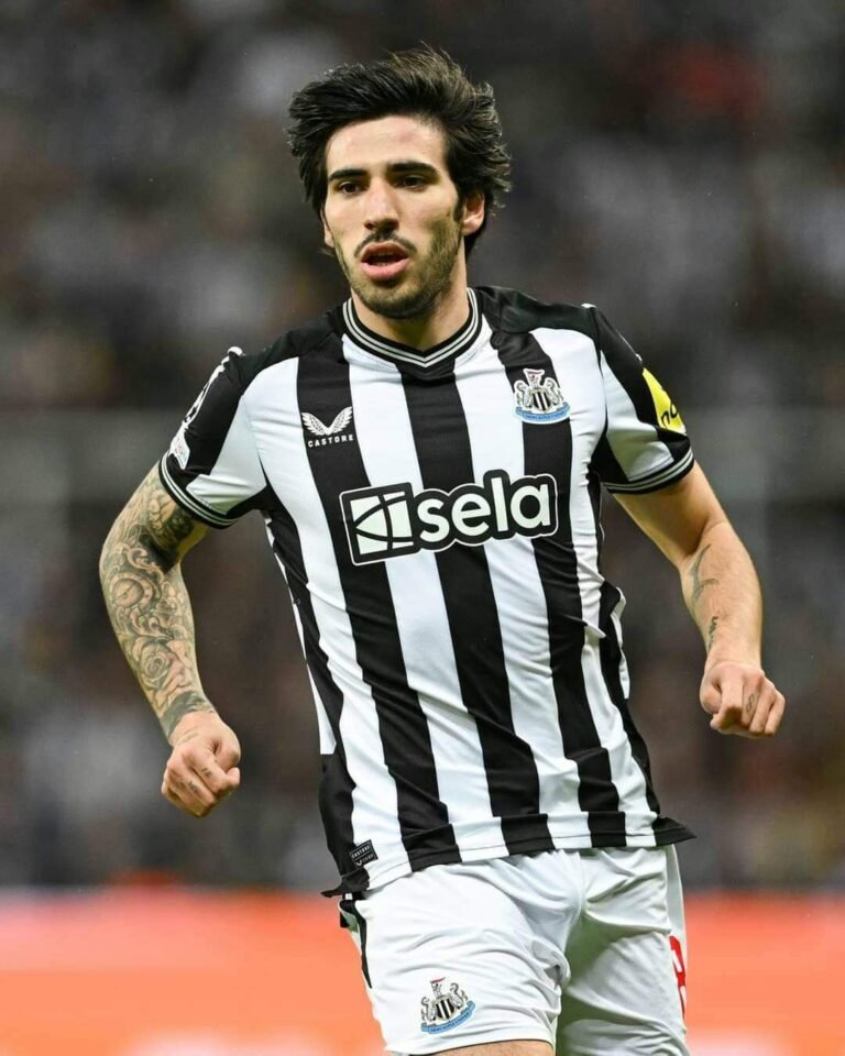 Newcastle midfielder Sandro Tonali has been charged with violating betting regulations by the Football Association (FA).